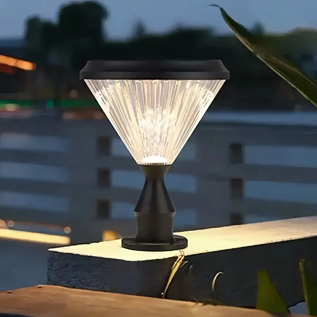 Lampada per pilastro e cancello a LED solare nera dal design minimal a calice