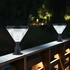 Lampada per pilastro e cancello a LED solare nera dal design minimal a calice