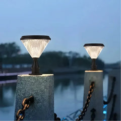 Lampada per pilastro e cancello a LED solare nera dal design minimal a calice