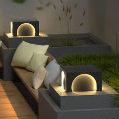 Lampada da pilastro cubica nera opaca da esterno dal design moderno