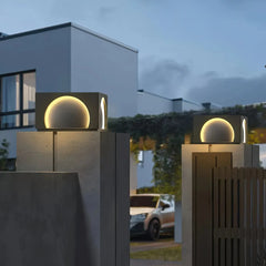 Lampada da pilastro cubica nera opaca da esterno dal design moderno