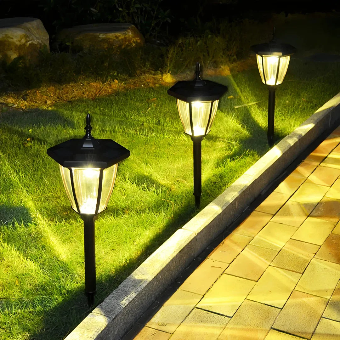 Paletto solare da giardino a lanterna moderna con paralume in vetro e LED