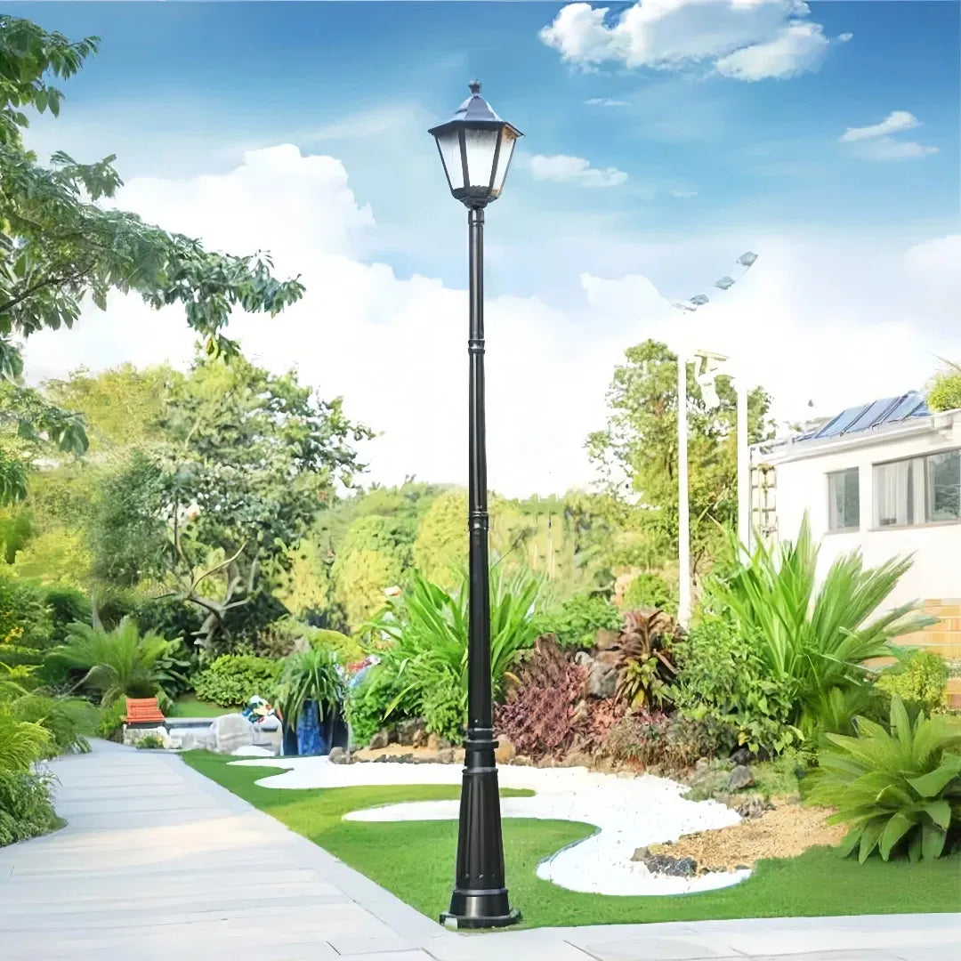 Lampione classico da giardino stile lanterna in vetro satinato con palo alto