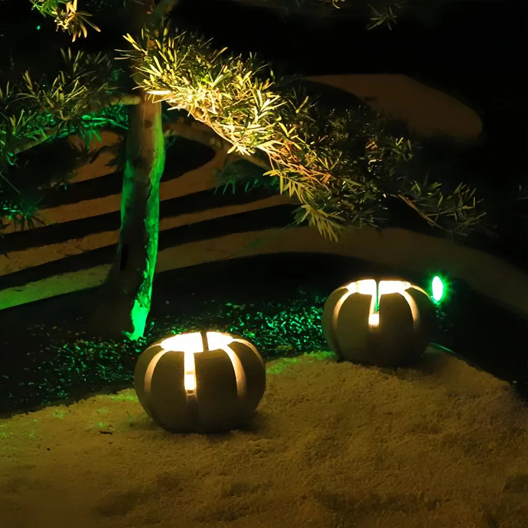 Lampada da giardino a forma di sasso a LED dal design moderno ispirato ai petali