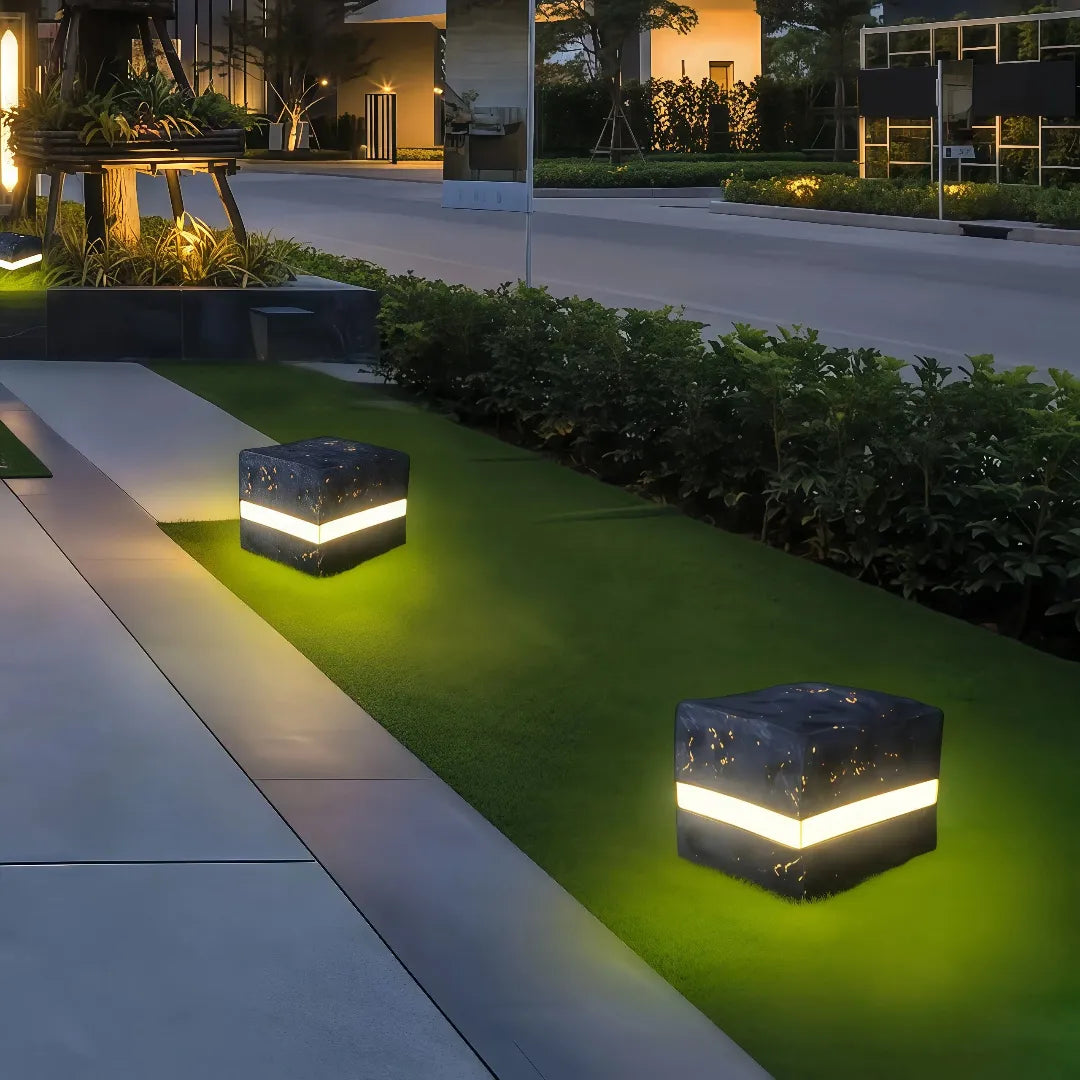 Lampada da giardino a forma di sasso a LED dal design minimal cubico con luce decorativa