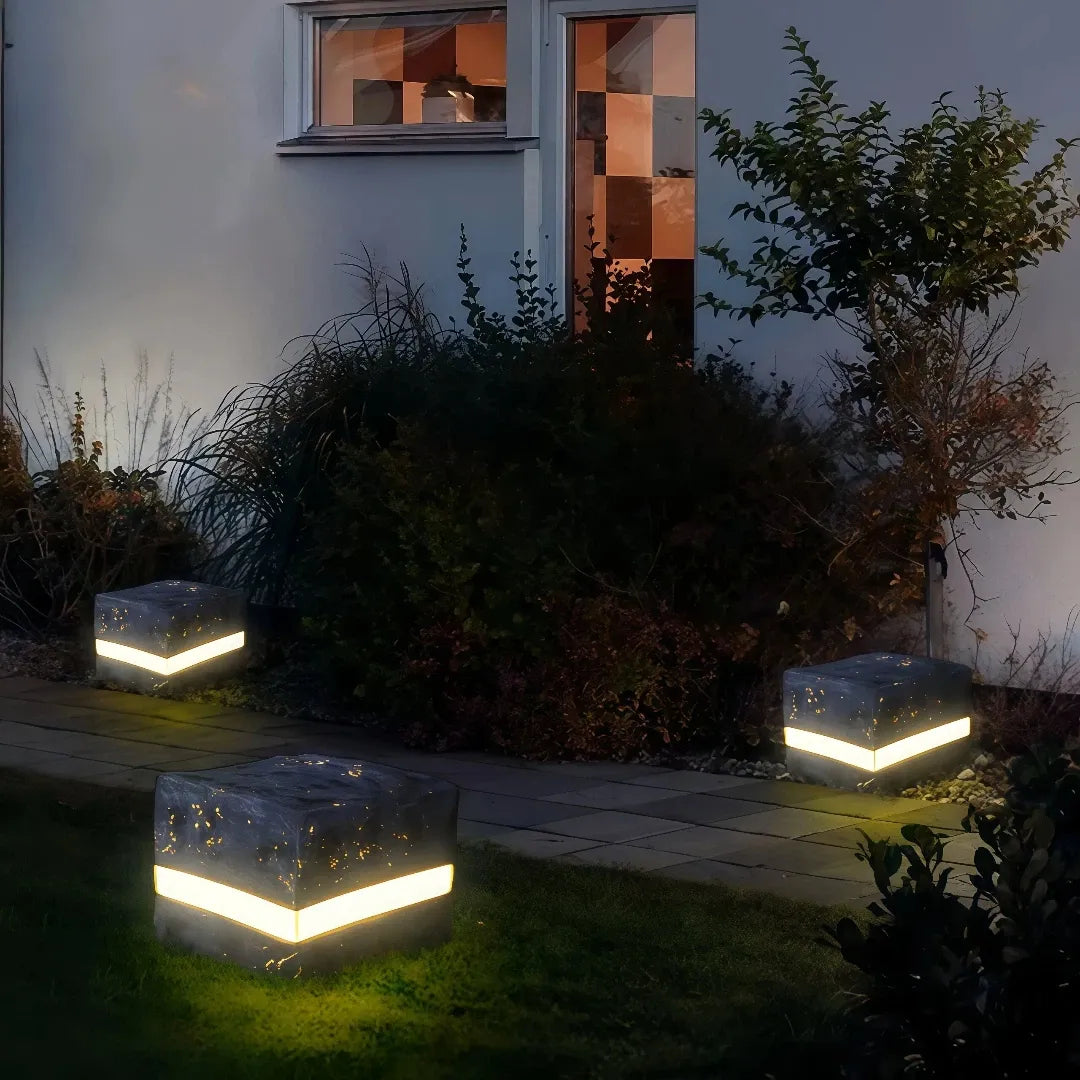 Lampada da giardino a forma di sasso a LED dal design minimal cubico con luce decorativa