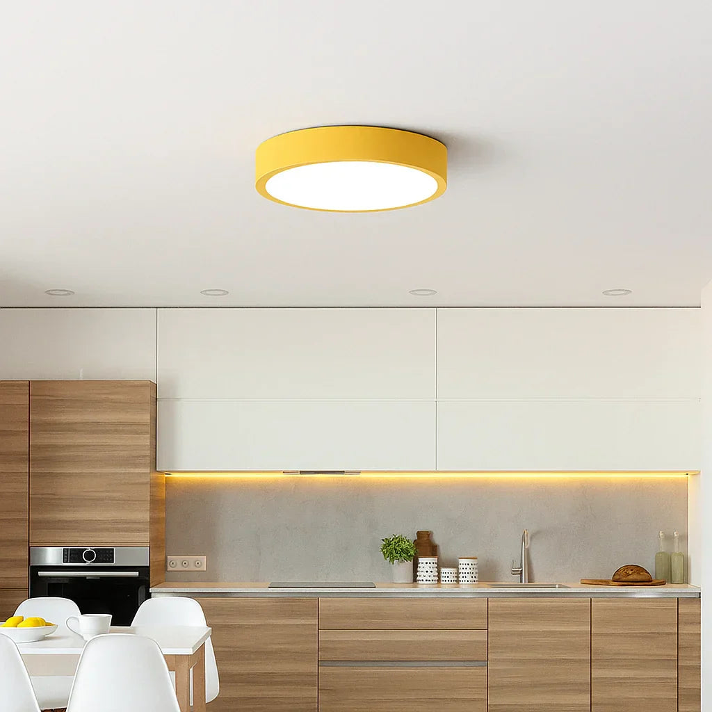 Plafoniera rotonda LED dimmerabile dal design minimal per camera da letto