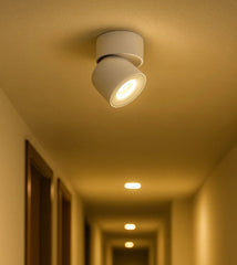 Faretto LED orientabile da soffitto in metallo dal design nordico