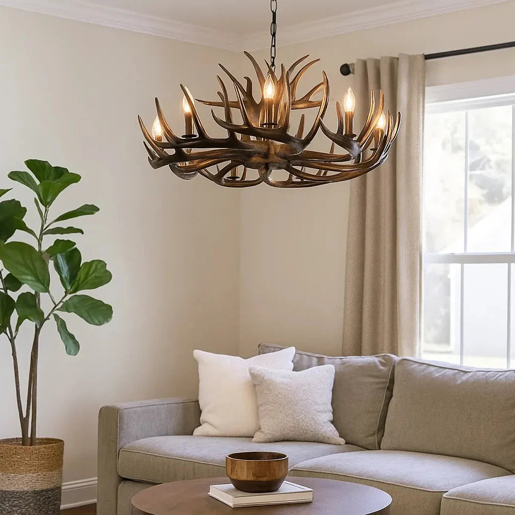 Lampadario con corna di cervo a più luci effetto candelabro stile chalet per soggiorno