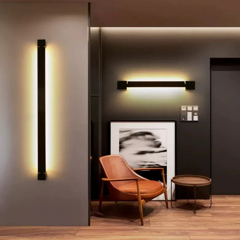 Applique orientabile da parete lineare LED con rotazione fino a 350° in metallo nero