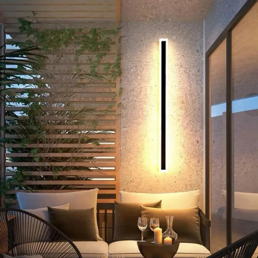 Applique barra LED da esterno a emissione luminosa perimetrale con sensore di movimento