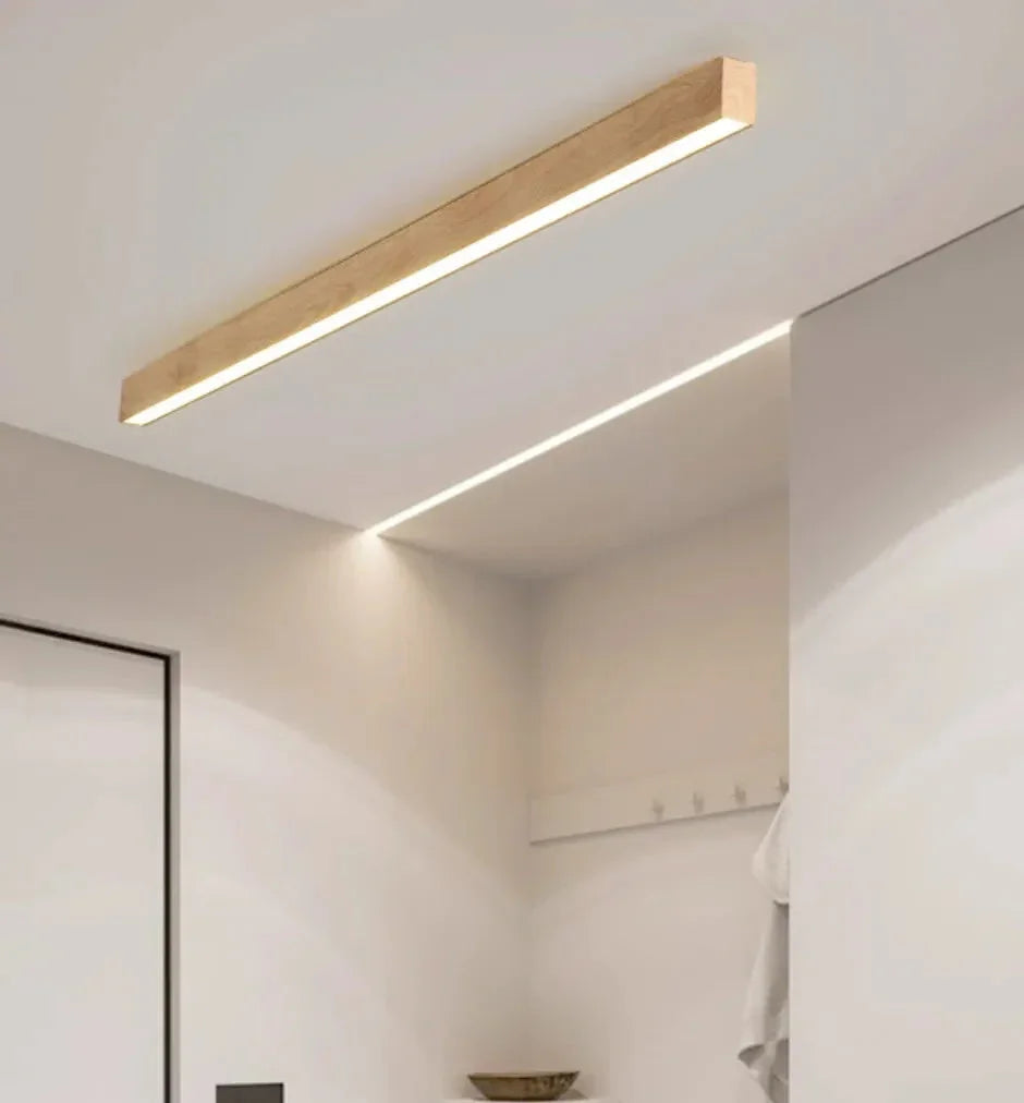 Plafoniera lunga LED in legno per corridoio nordica