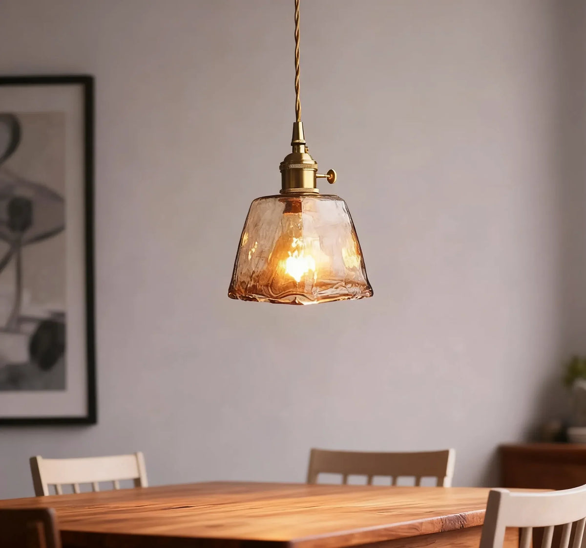 Lampadario in vetro ambrato con struttura in ottone stile anni 50 per sala da pranzo