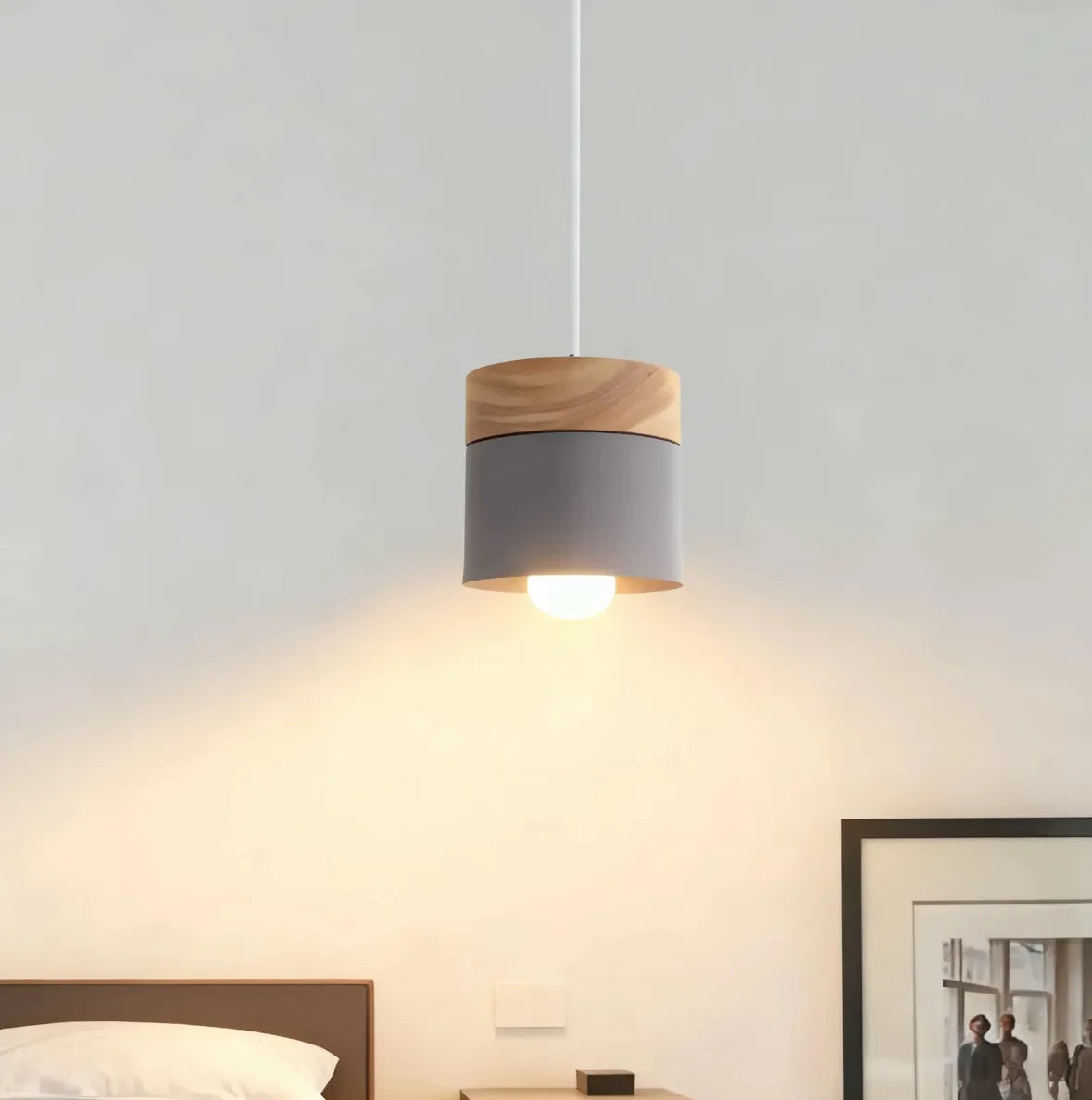 Lampadario cilindrico con base in legno dal design nordico per la sala da pranzo