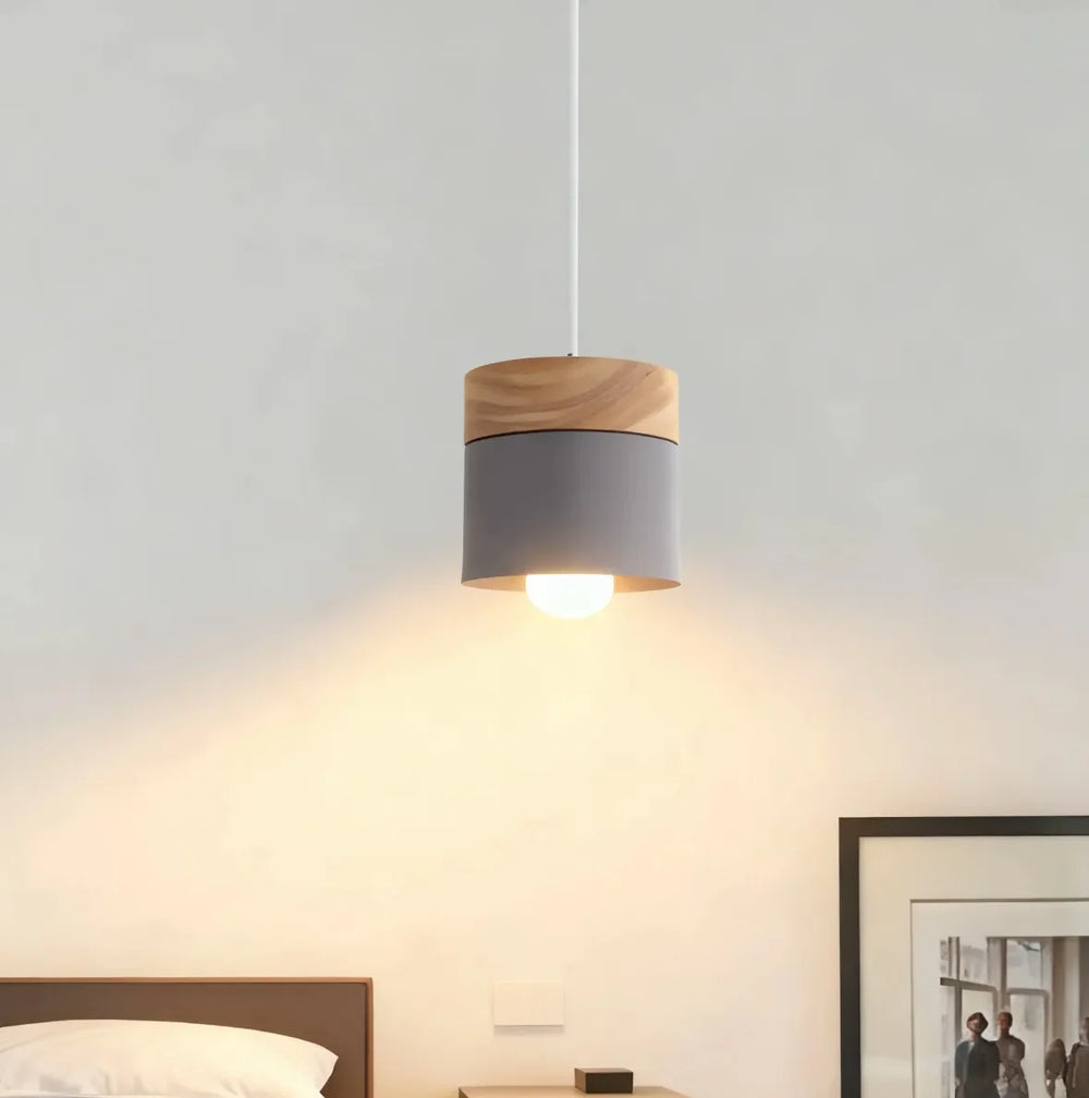 Lampadario cilindrico con base in legno dal design nordico per la sala da pranzo