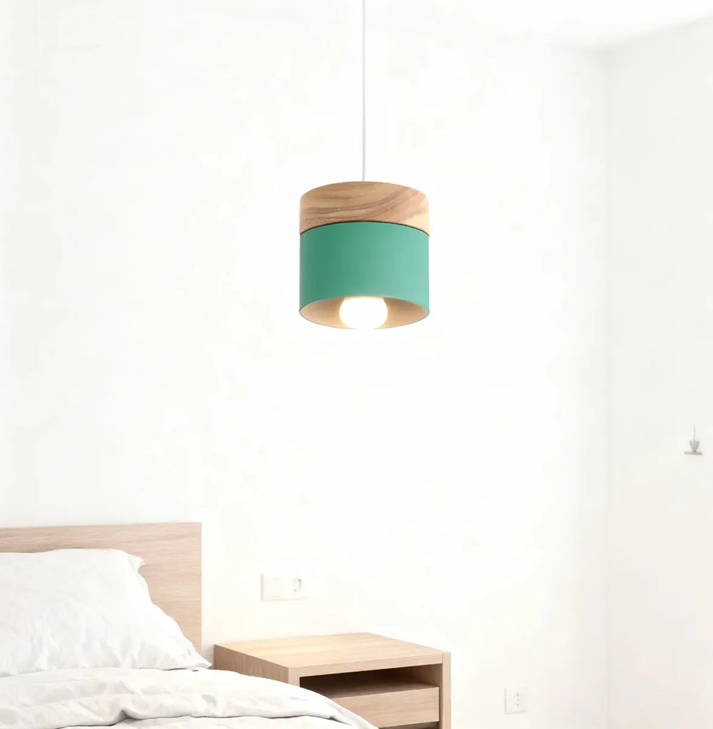Lampadario cilindrico con base in legno dal design nordico per la sala da pranzo