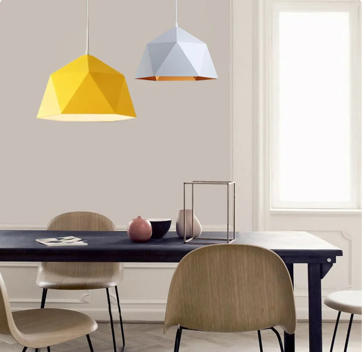 Lampadario a campana moderno in metallo dal design geometrico per la sala da pranzo