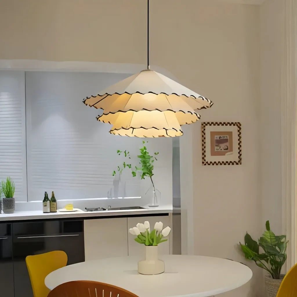 Lampada a sospensione con paralume in tessuto plissettato dimmerabile dalla forma a cascata in stile retrò per sala da pranzo