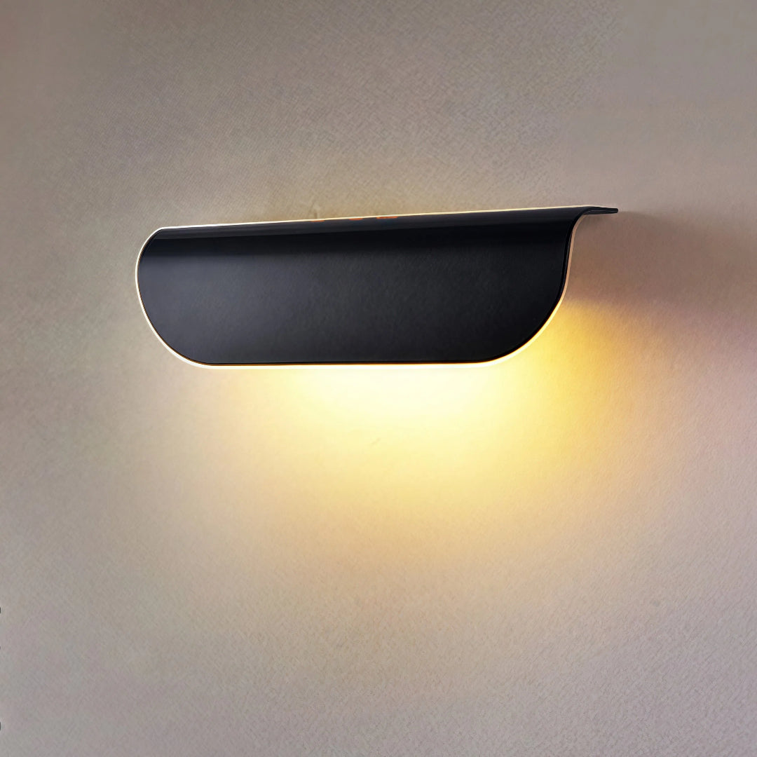 Applique LED da esterni lunga per ingresso dal design minimal