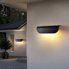 Applique LED da esterni lunga per ingresso dal design minimal