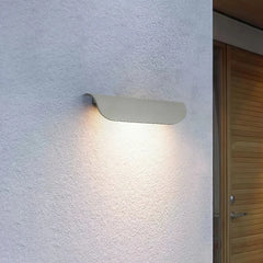 Applique LED da esterni lunga per ingresso dal design minimal