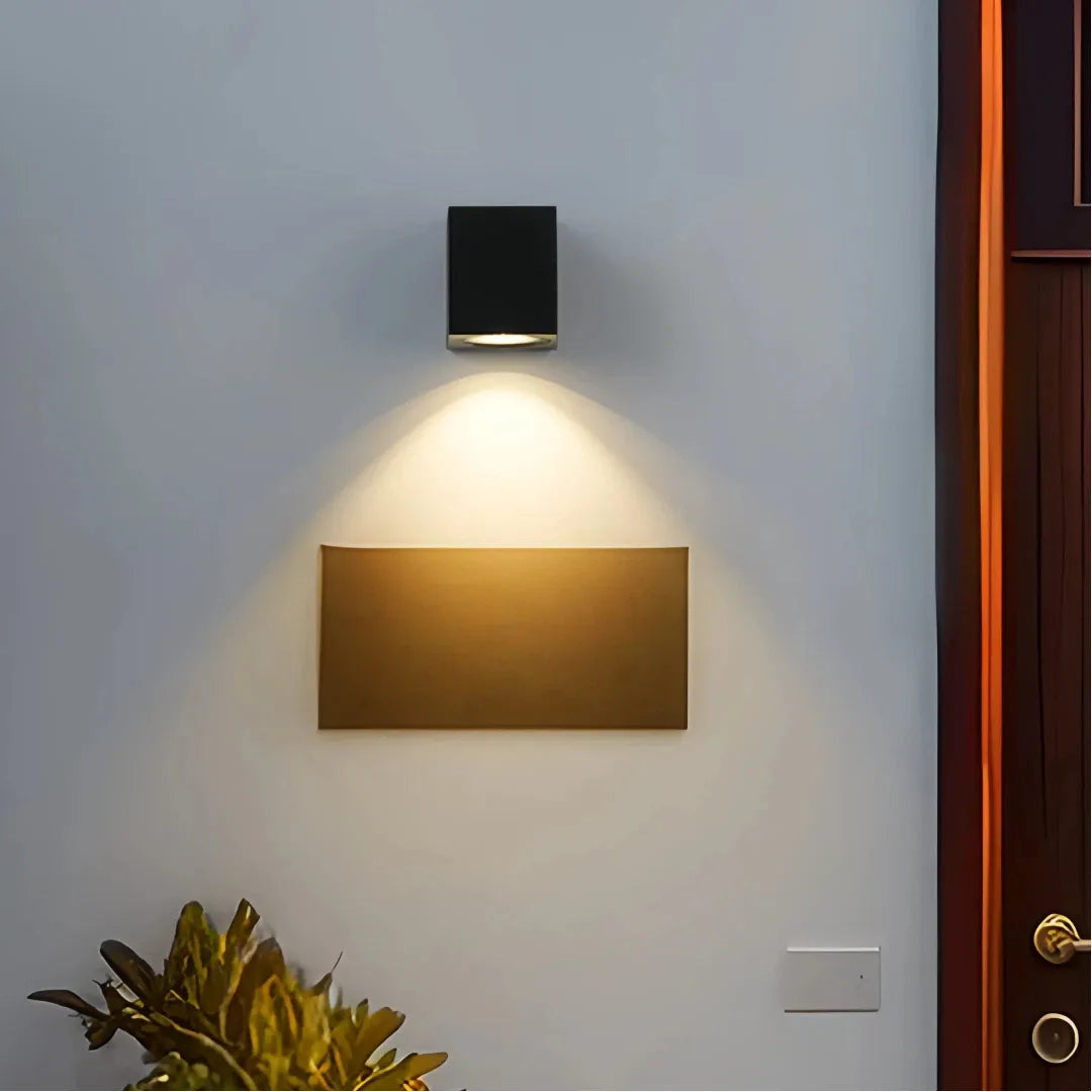 Applique da esterno monodirezionale LED nero opaco in stile minimal per ingresso