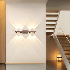 Applique lineare LED moderna dimmerabile con fasci di luce per soggiorno