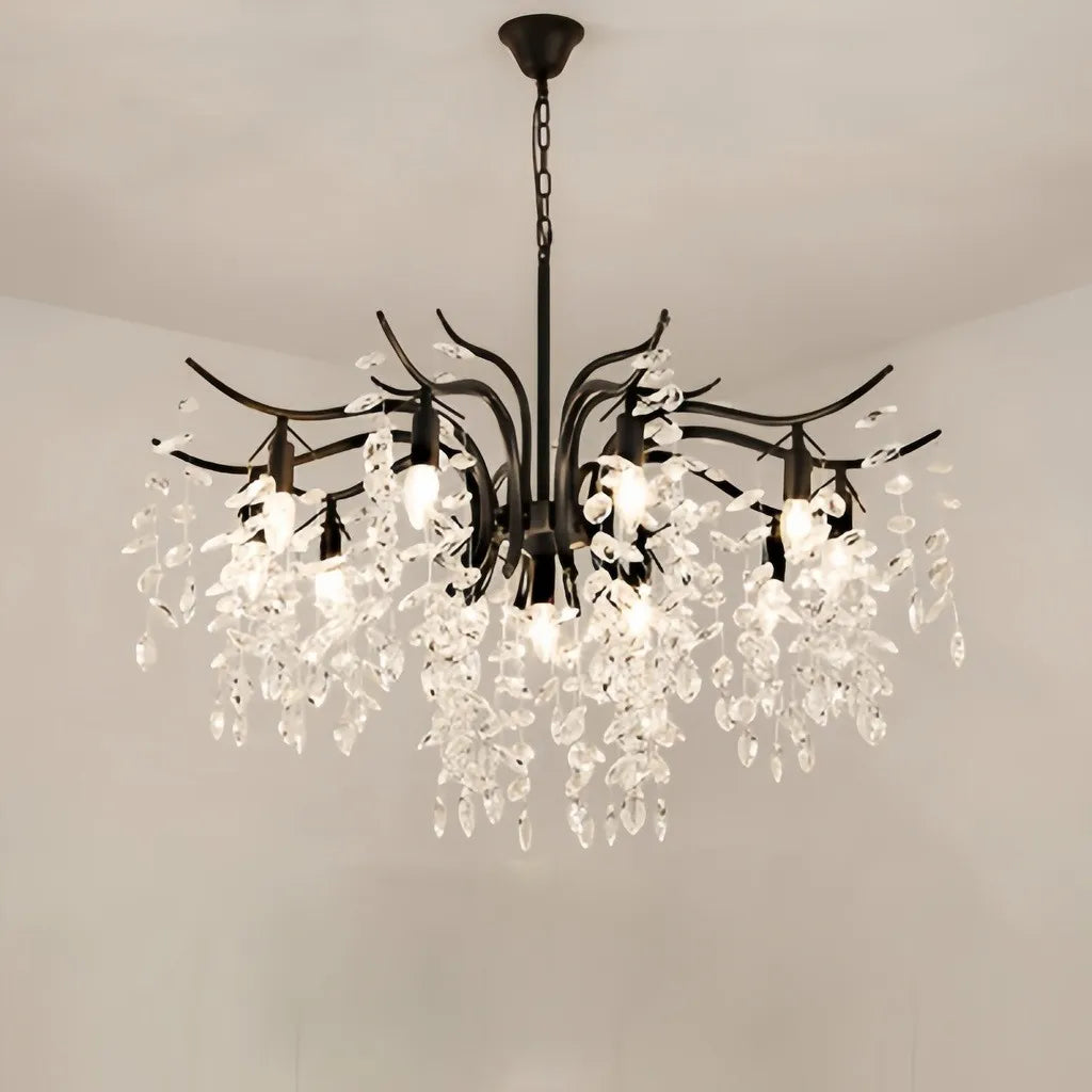 Lampadario moderno con gocce di cristallo e foglie decorative per soggiorno