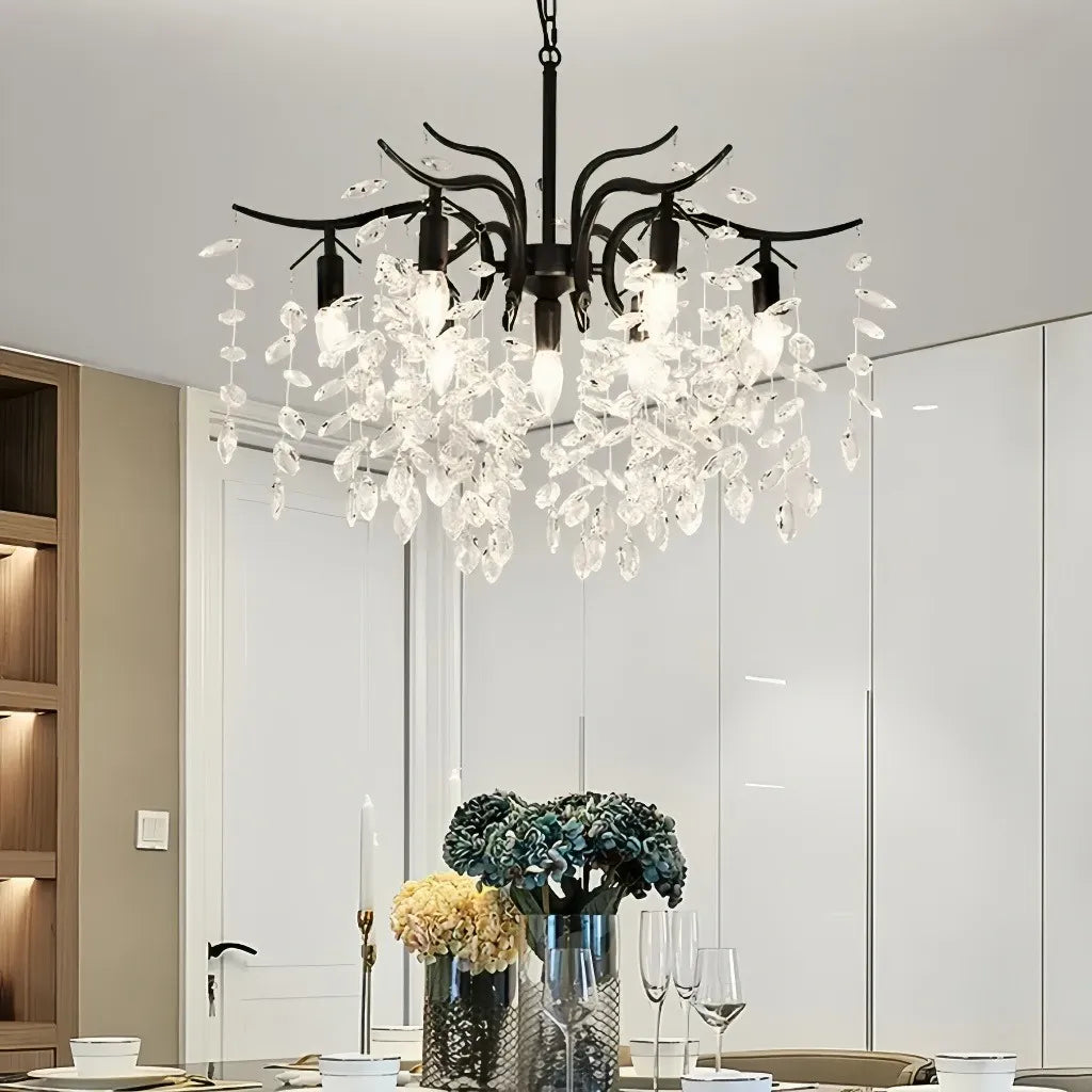 Lampadario moderno con gocce di cristallo e foglie decorative per soggiorno