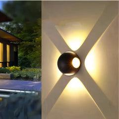Applique per esterno con intersezione di fasci luminosi LED design moderno a sfera per balcone