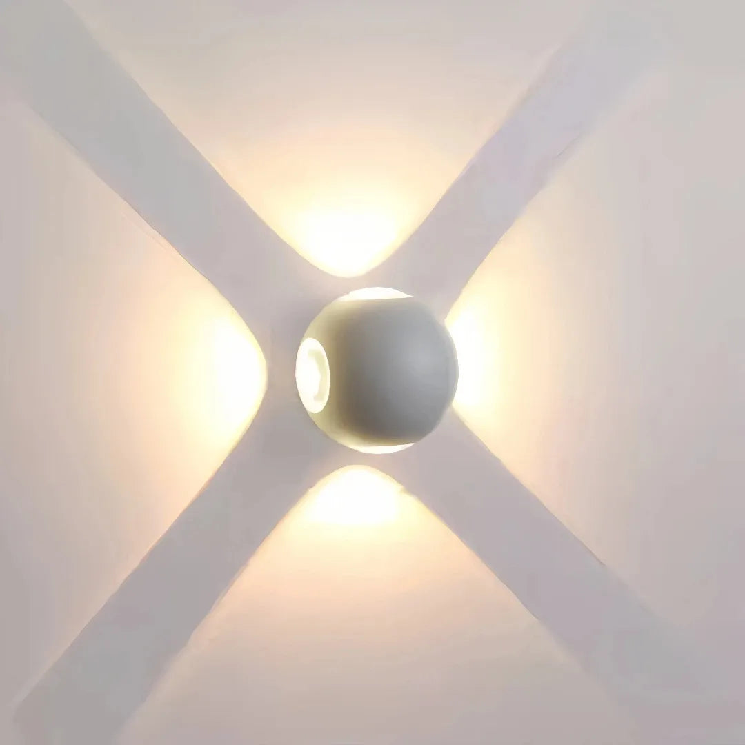 Applique per esterno con intersezione di fasci luminosi LED design moderno a sfera per balcone