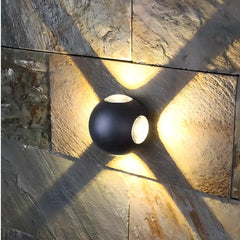 Applique per esterno con intersezione di fasci luminosi LED design moderno a sfera per balcone