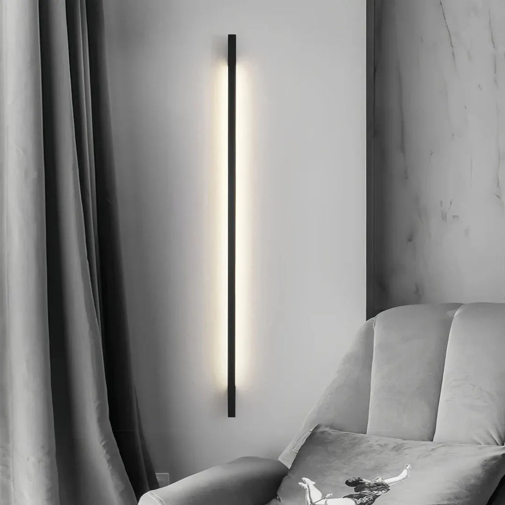 Applique da parete lineare in metallo con LED dal design minimal nero per soggiorno