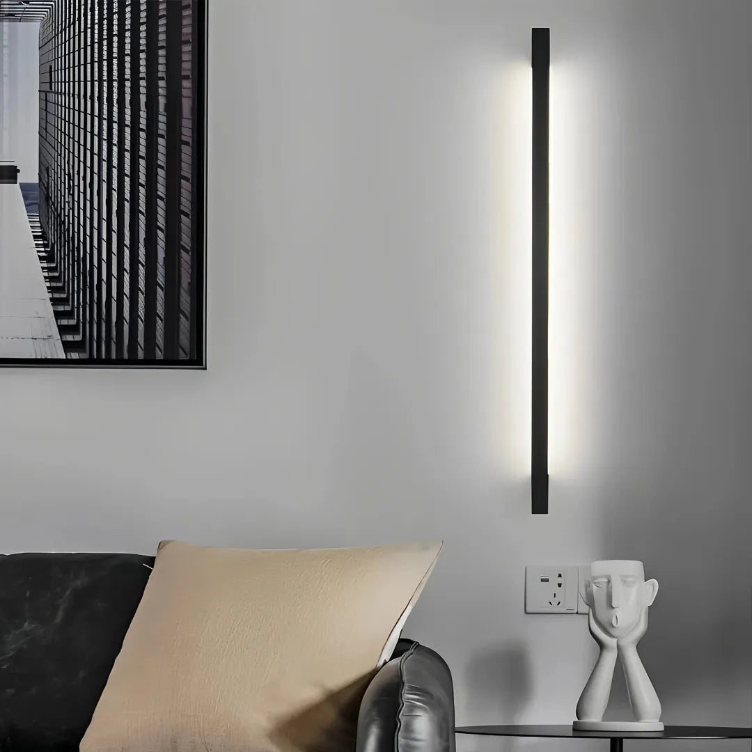 Applique da parete lineare in metallo con LED dal design minimal nero per soggiorno