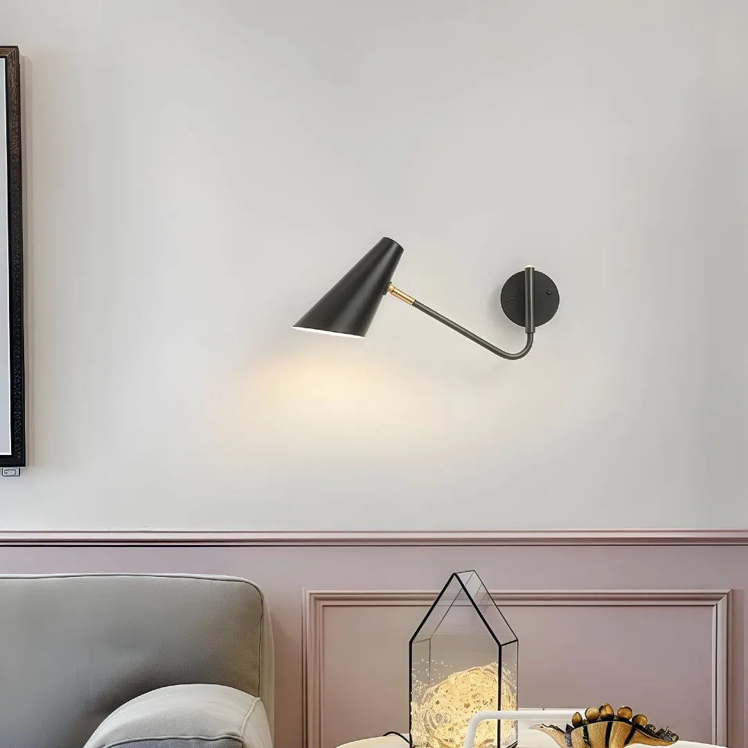 Applique con braccio orientabile in metallo stile moderno per camera da letto
