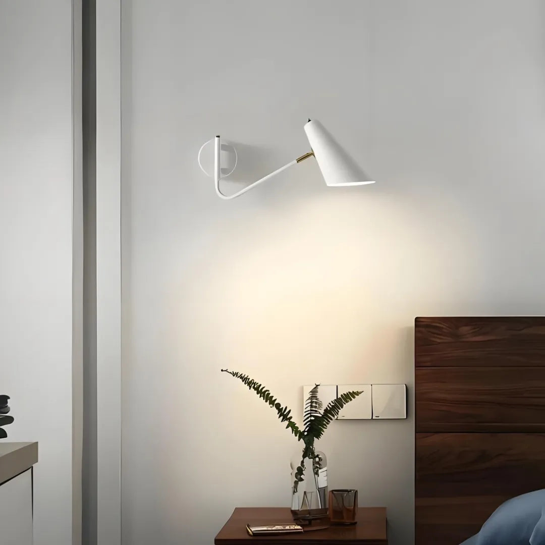 Applique con braccio orientabile in metallo stile moderno per camera da letto
