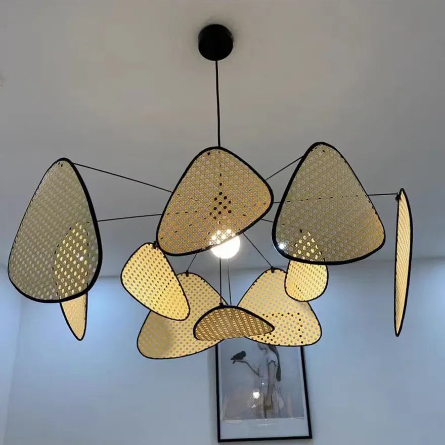 Lampadario in rattan a sospensione in stile naturale con forme organiche per sala pranzo