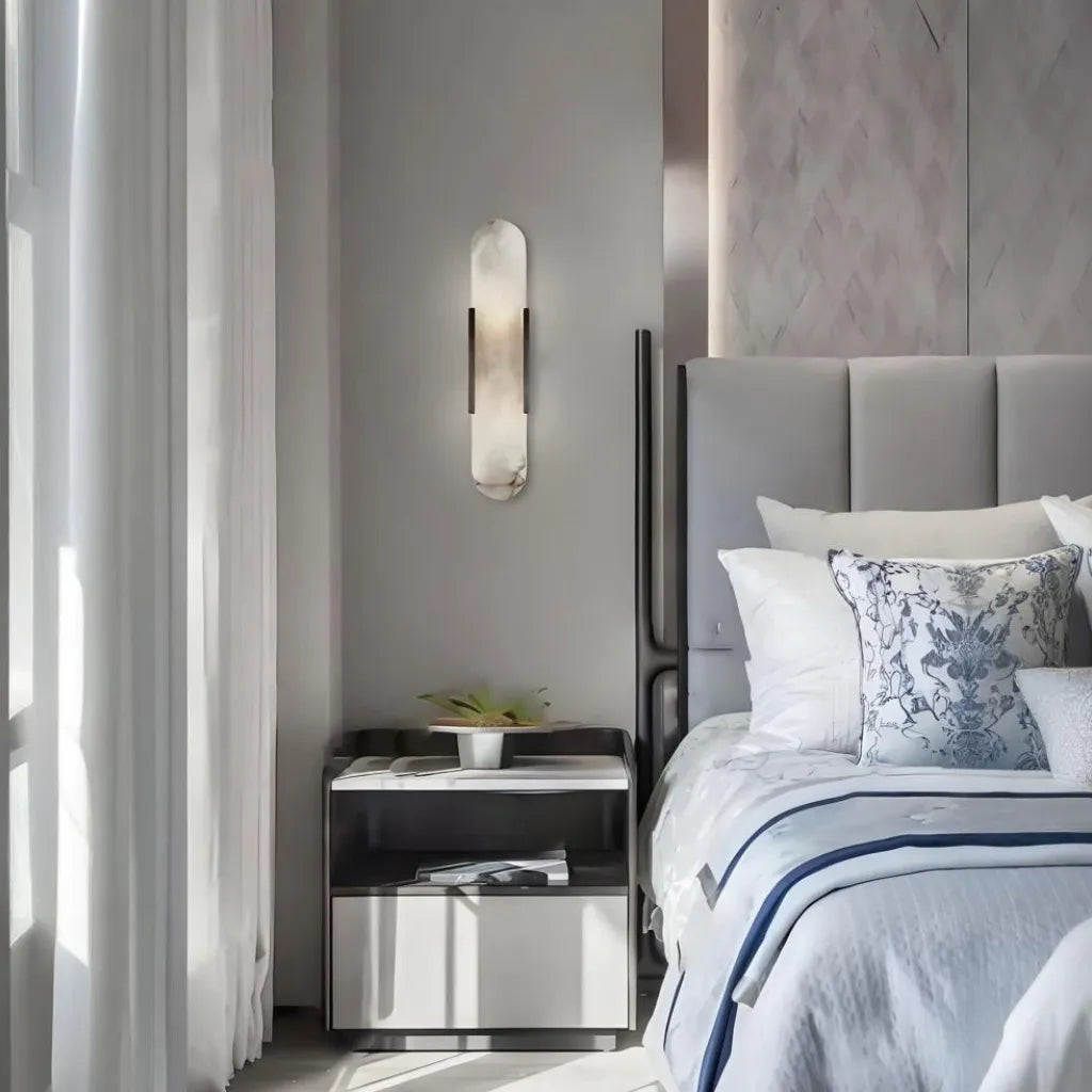 Applique moderna per camera da letto in alabastro spagnolo dalla forma ovale
