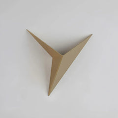 Applique da parete minimal dal design geometrico in metallo con LED dimmerabile