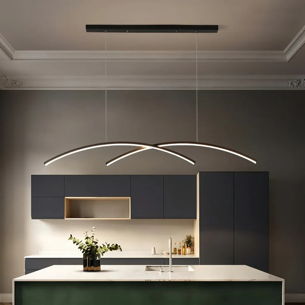 Lampada a sospensione curva minimalista con LED dimmerabile per isola cucina