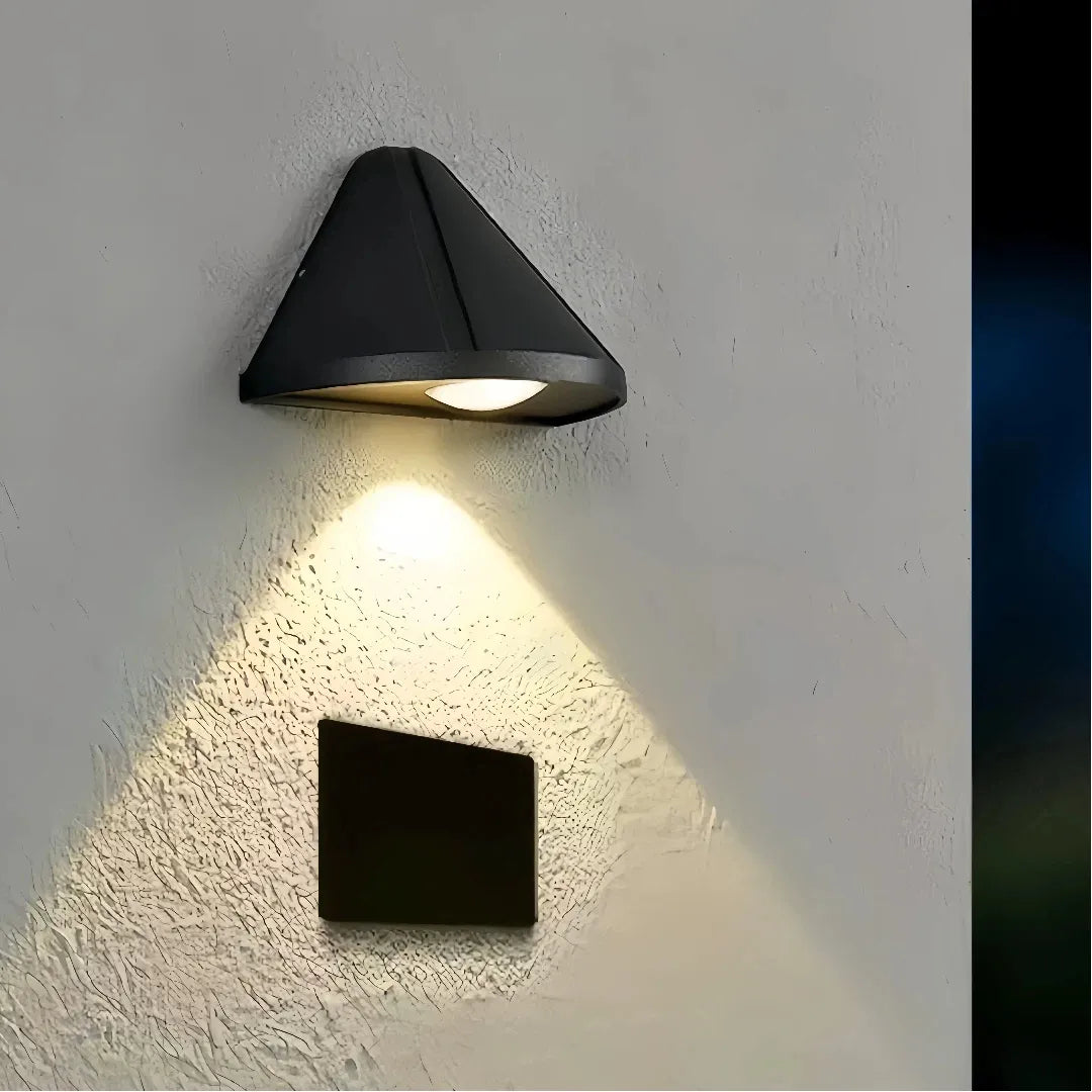 Applique da esterno monodirezionale LED con forma conica per ingresso