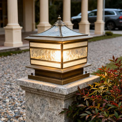 Lampada da pilastro solare da esterno vintage quadrata in ottone con sensore crepuscolare
