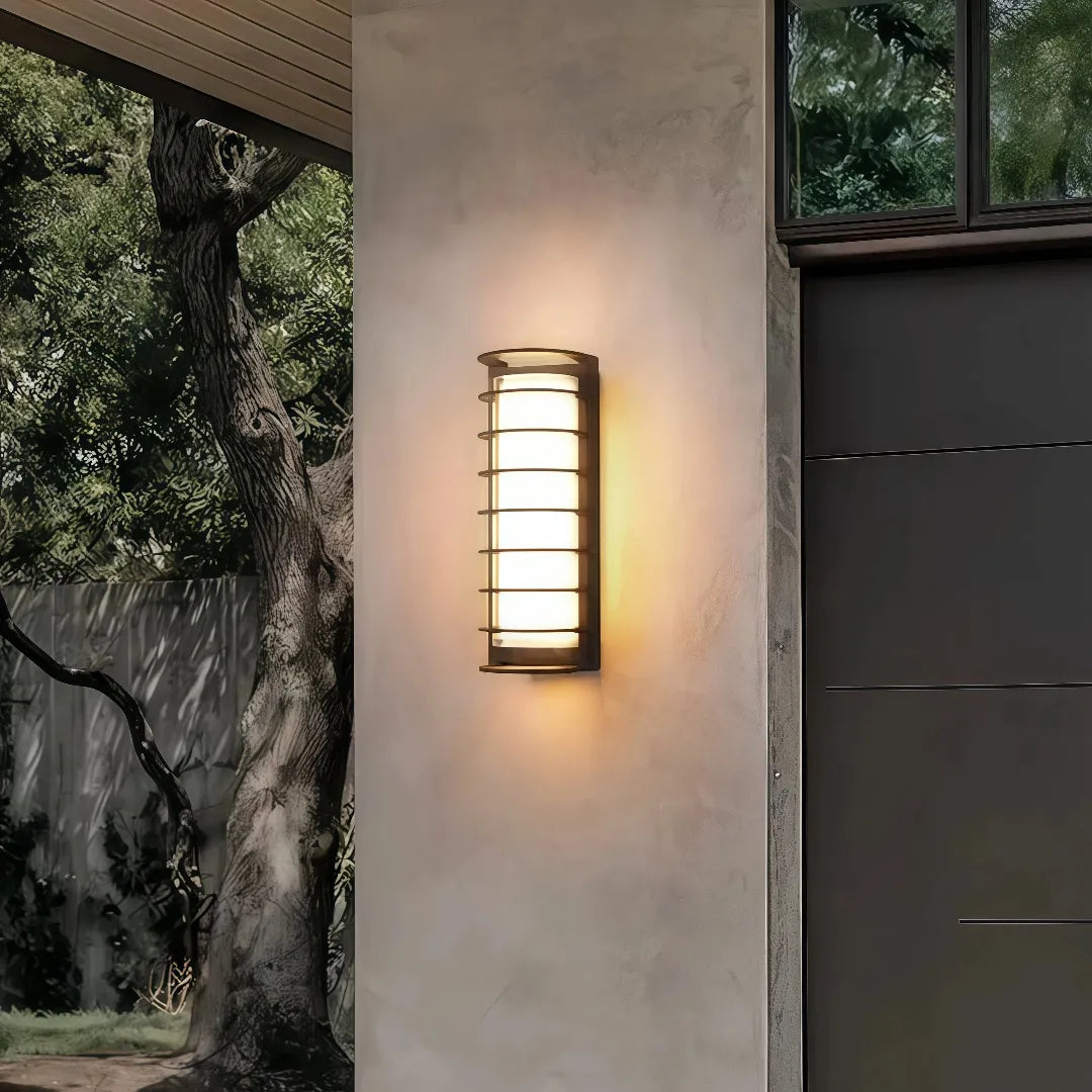 Applique da esterno IP68 a LED con griglia protettiva per ingresso dal design contemporaneo