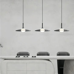 Lampada a sospensione minimal in vetro con diffusore a disco e LED dimmerabile da camera da letto