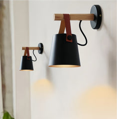 Applique da parete stile nordico per la camera da letto in metallo e legno paralume a campana