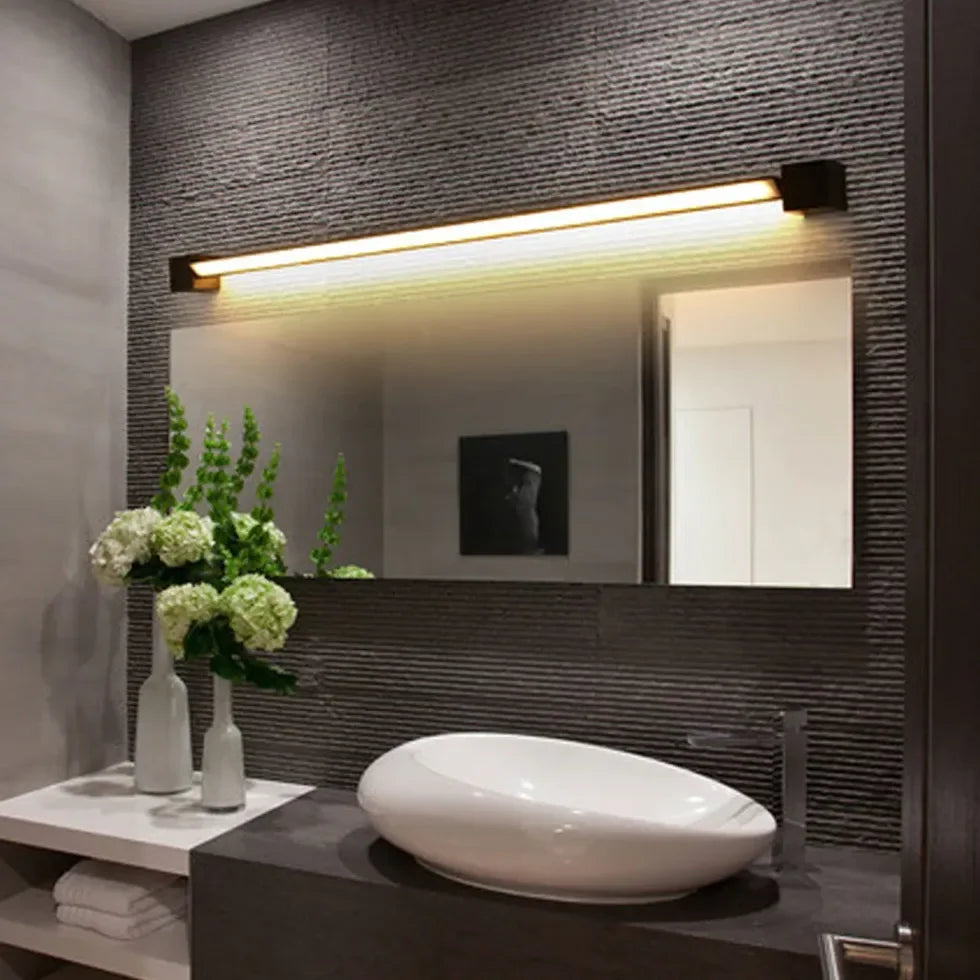 Applique orientabile da parete lineare LED con rotazione fino a 350° in metallo nero