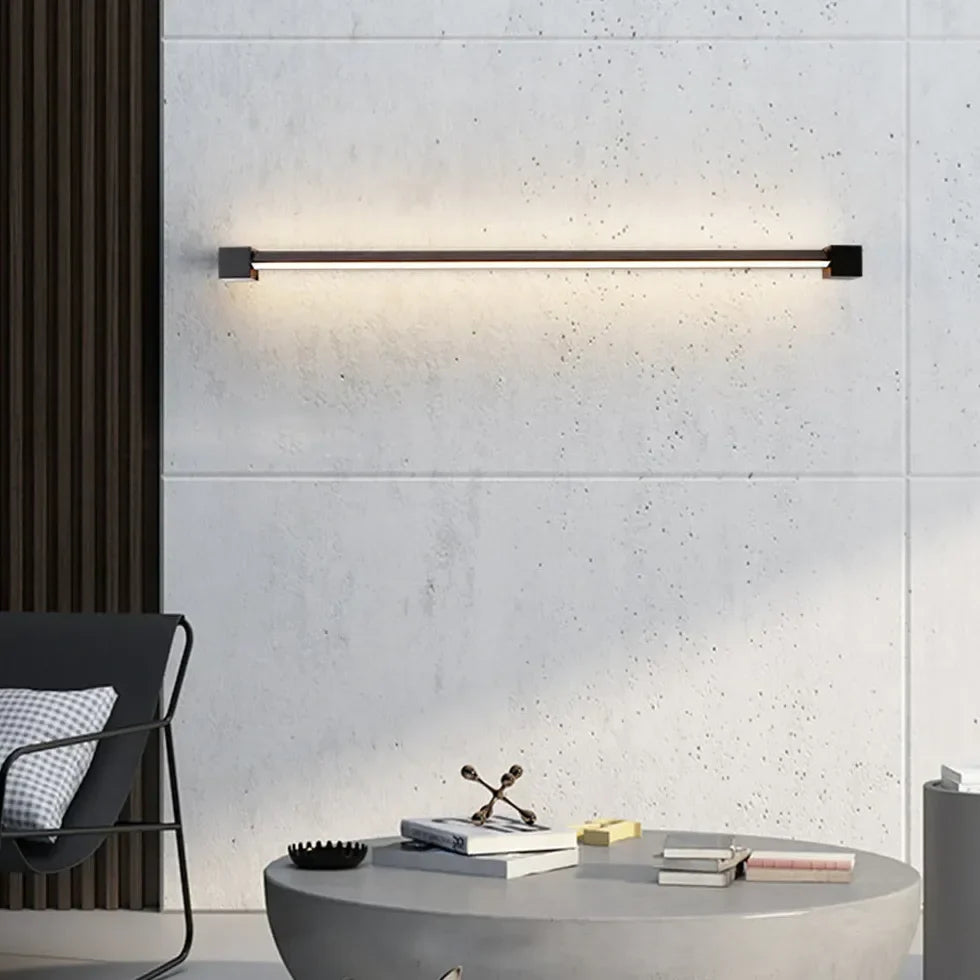 Applique orientabile da parete lineare LED con rotazione fino a 350° in metallo nero