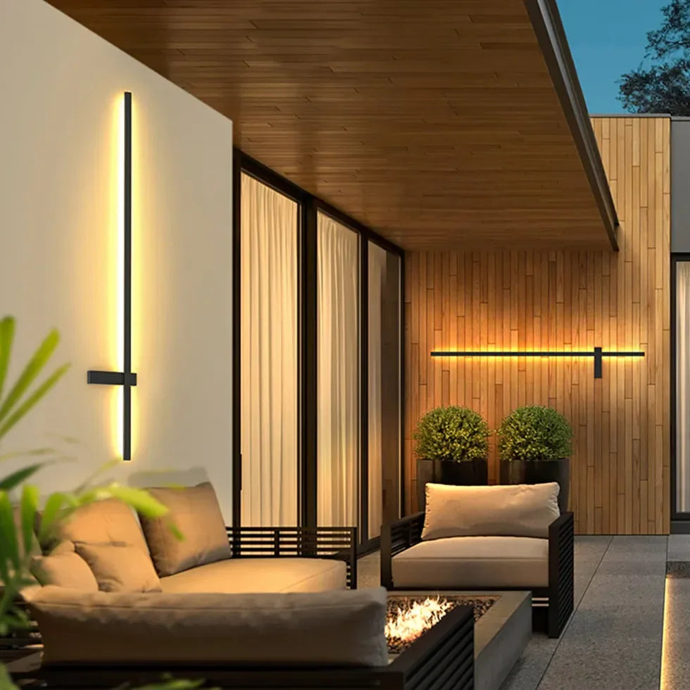 Applique moderna da esterno lineare minimal LED calda in metallo nero