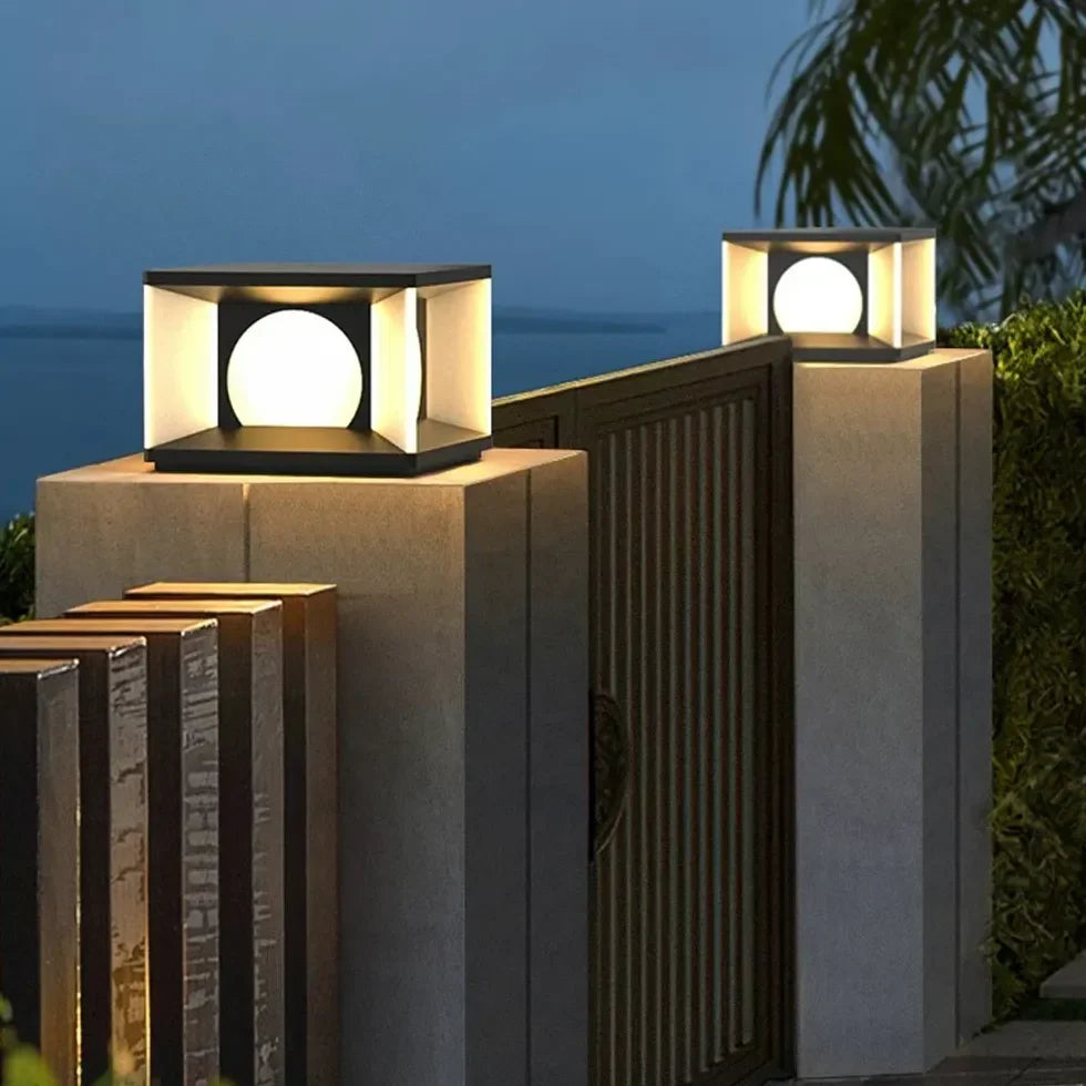 Lampada da pilastro LED solare moderna in metallo nero a cubo