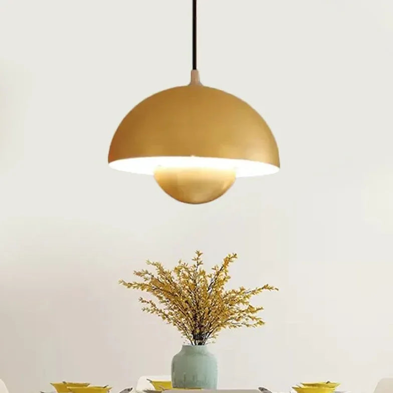 Lampadario a cupola in metallo a doppio guscio stile scandinavo per sala da pranzo